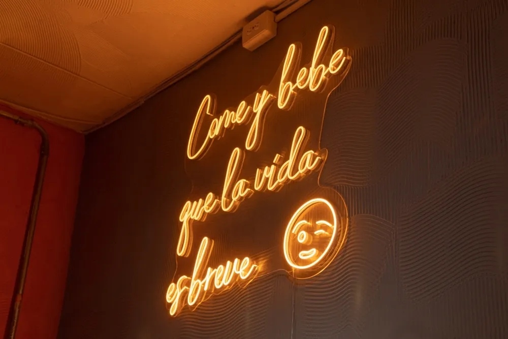 In the intricate dance of business narratives, aesthetics take on the pivotal role of silent choreographers, deftly crafting stories that seamlessly bridge the gap between brands and their discerning audiences. The resounding revival of vintage design, championed by industry trailblazers, transcends the mere transactional exchange of products&mdash;it actively shapes and redefines the visual narratives of contemporary brands.