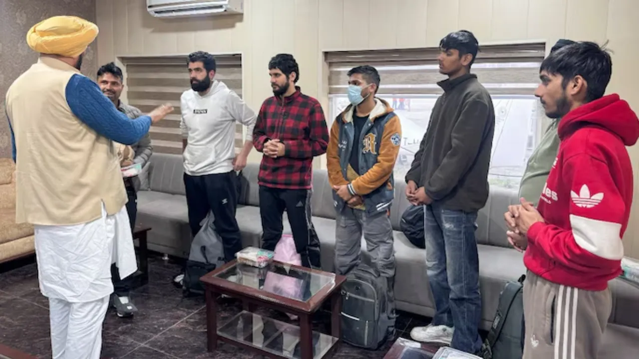  'Worse than hell': Indian immigrants say they were handcuffed, tied with chins while being deported from US  Photograph: (PTI) 