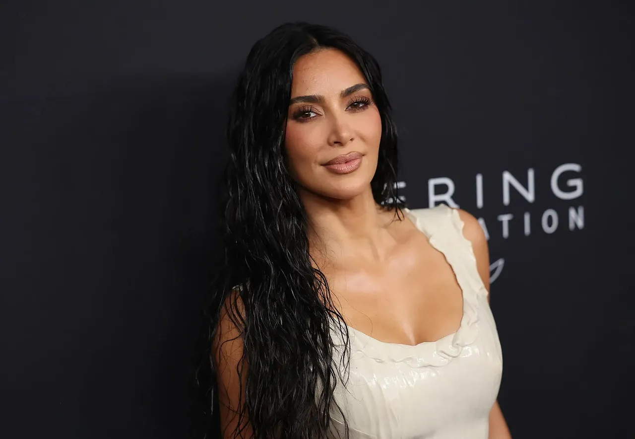  Kim Kardashian Photograph: (X/KimKardashian) 