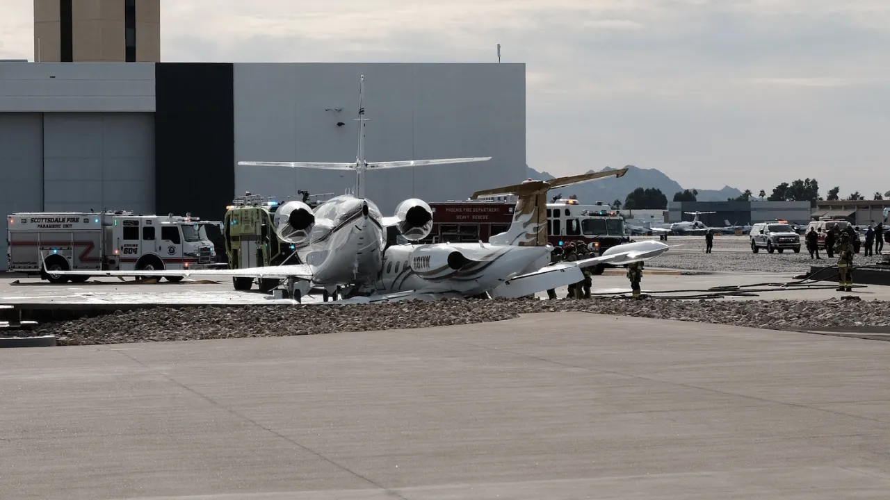  At least one dead, three injured after two private jets collide in Arizona Photograph: (X/donniefitz2) 