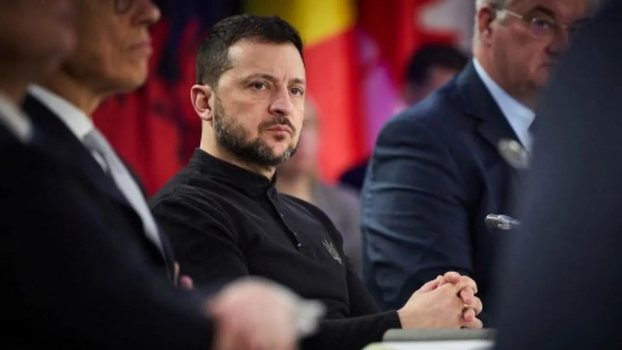  Before the meeting, Prime Minister Keir Starmer is scheduled to hold talks at Downing Street with Zelenskyy and Italian Prime Minister Giorgia Meloni on Sunday. Photograph: (AFP) 