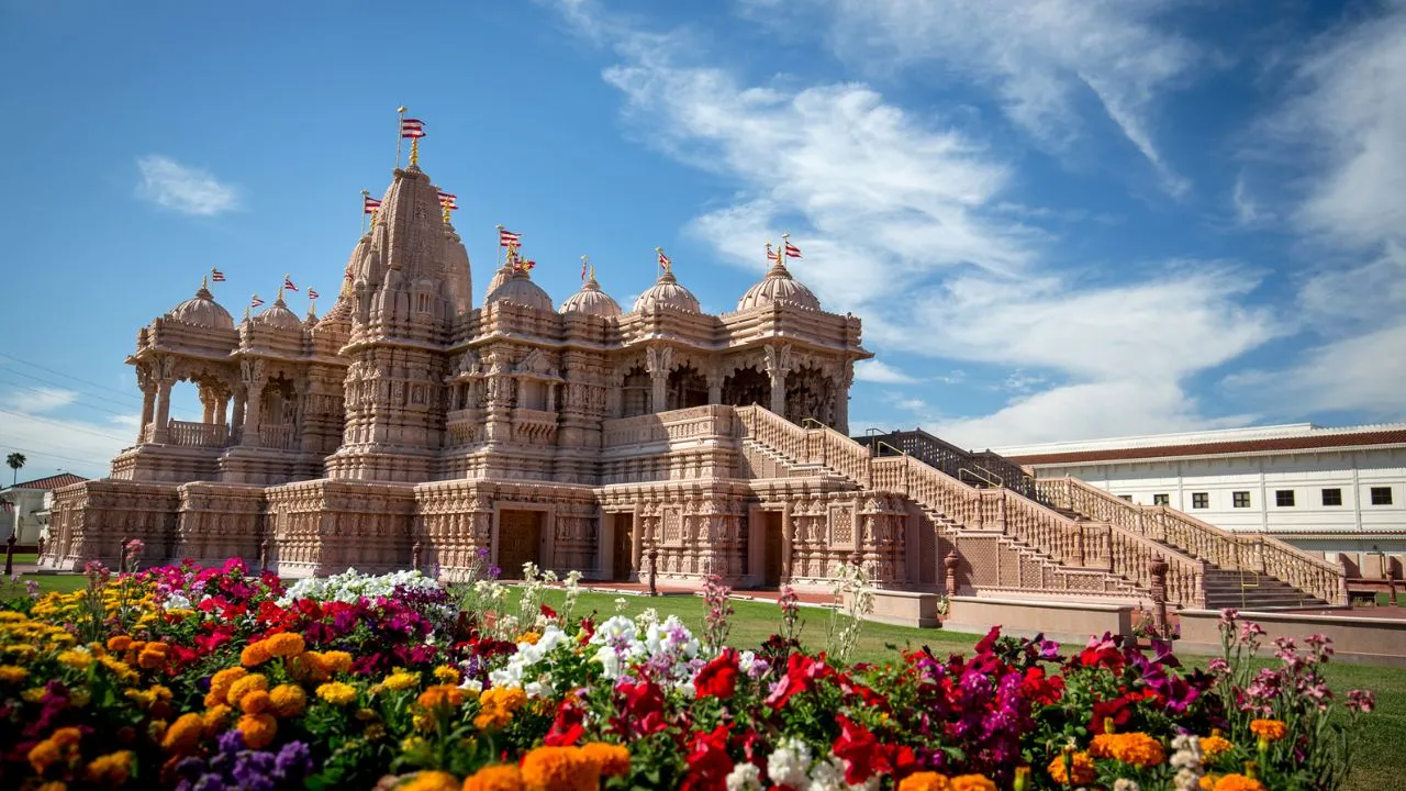  BAPS Shri Swaminarayan Mandir Photograph: (Official website of BAPS) 