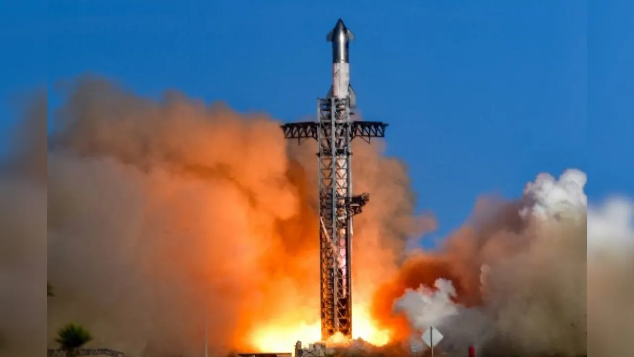  (FILES) SpaceX Starship lifts off from Starbase in Boca Chica, Texas, for its sixth flight test on November 19, 2024.  Photograph: (AFP) 