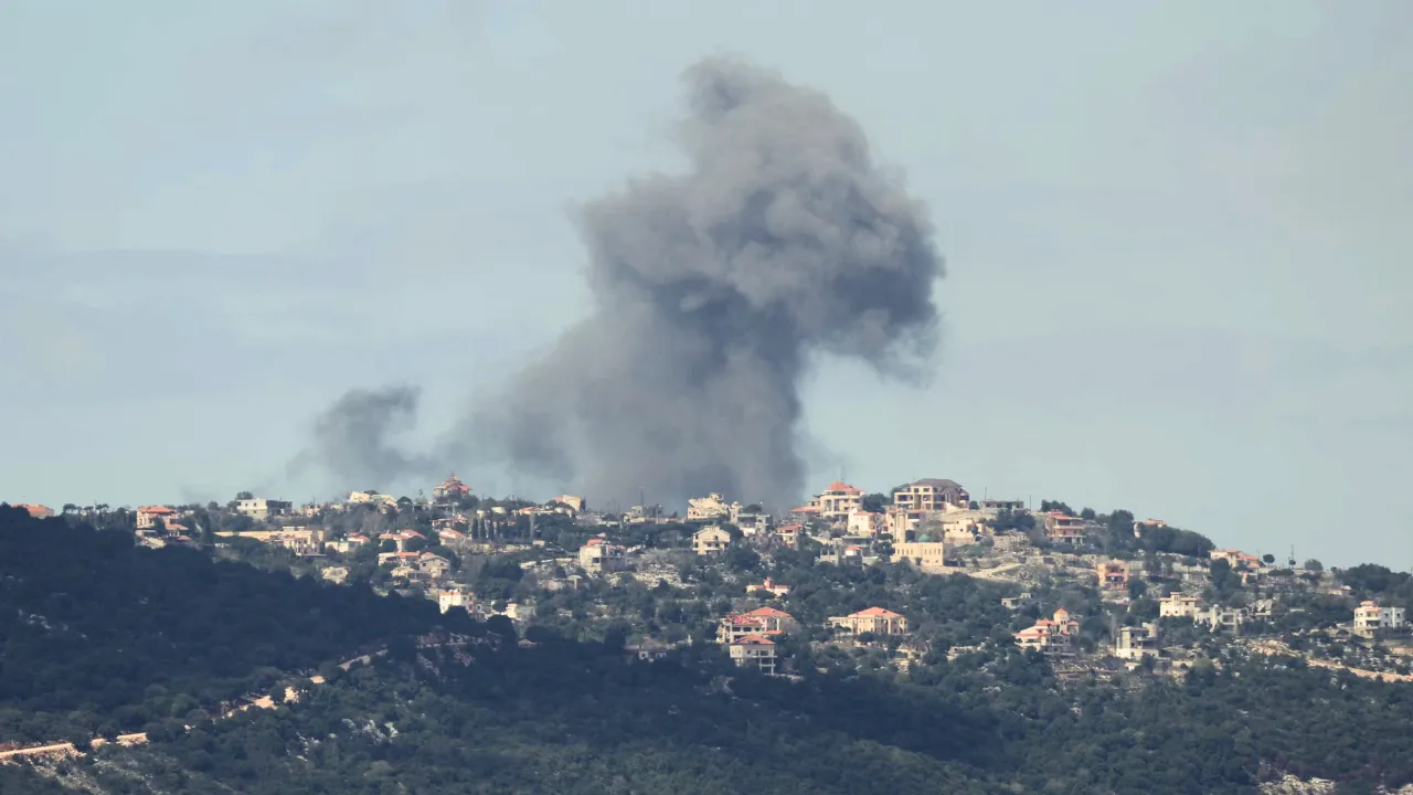  Smoke billows after an Israeli airstrike on the southern Lebanese village of Sejoud on March 22, 2025.  Photograph: (AFP) 
