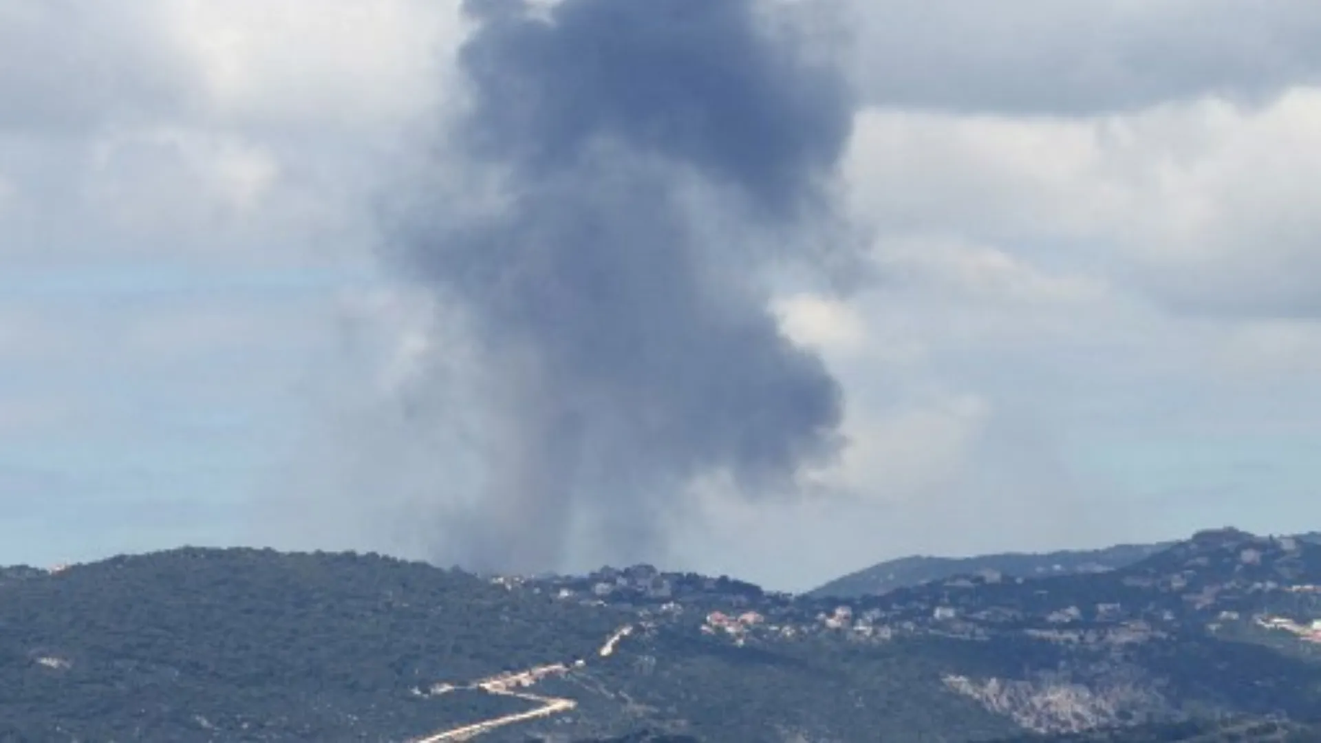  Smoke billows after an Israeli airstrike on the southern Lebanese village of Sejoud on March 22, 2025. Photograph: (AFP) 