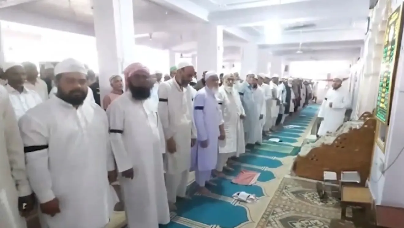  Muslims don black armbands while offering Alvida namaz in Bhopal on Friday. 