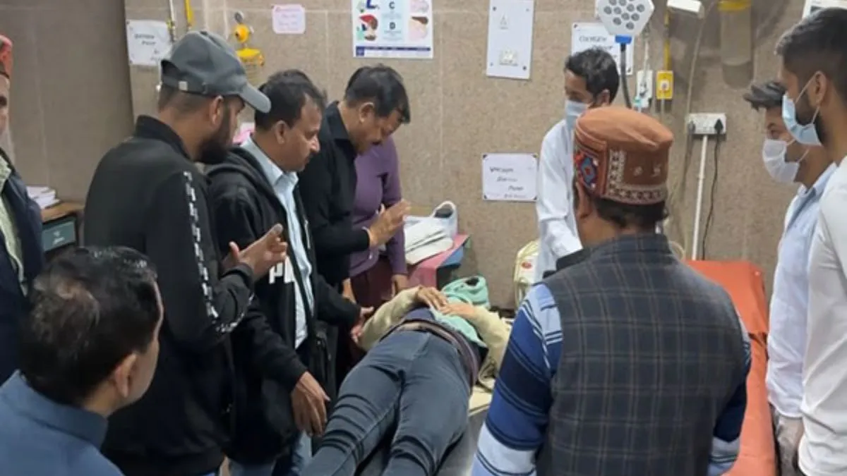  Himachal Pradesh: 6 dead, 5 injured as tree falls near Gurdwara Manikaran Sahib in Kullu Photograph: (ANI) 