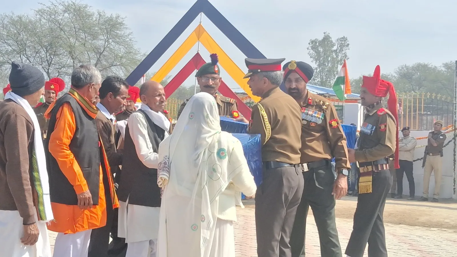 परिजनों से वार्ता