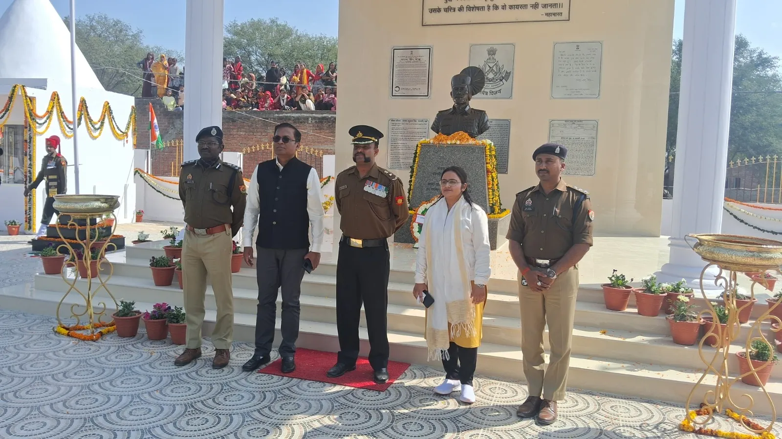 कार्यक्रम में उपस्थित  डीएम ,एसपी