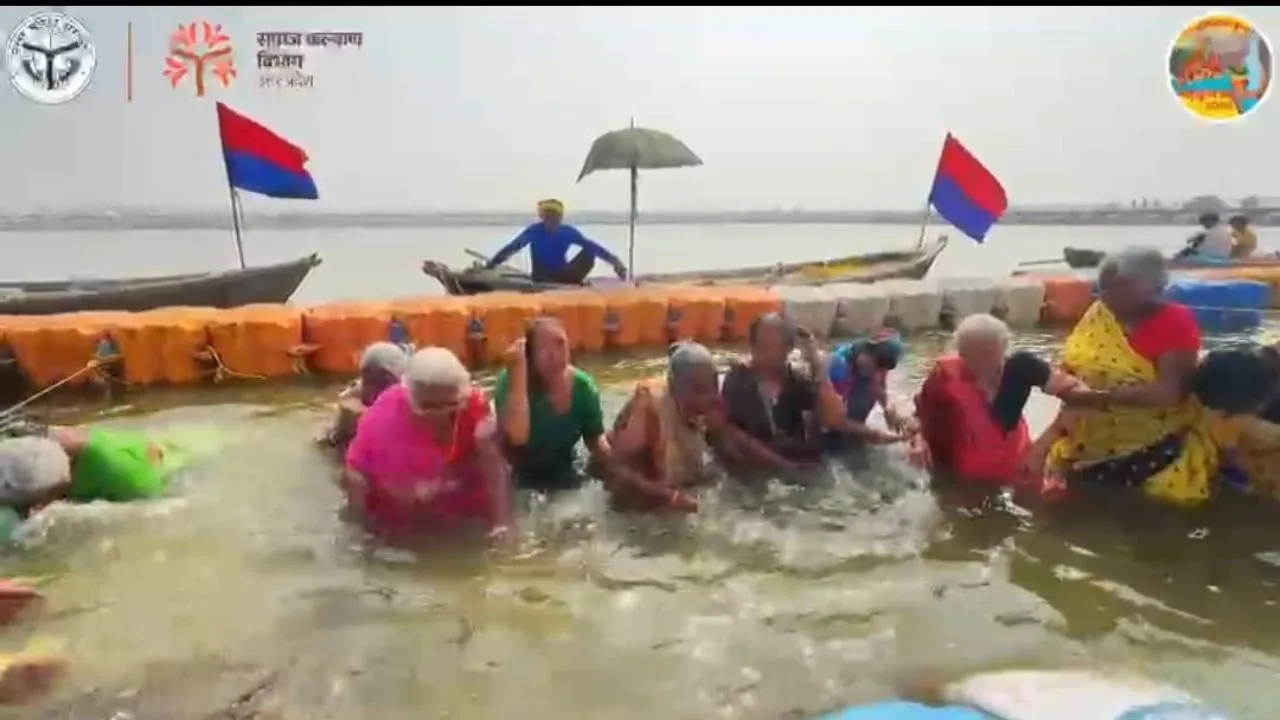 वृद्ध आश्रम के बुजुर्ग 