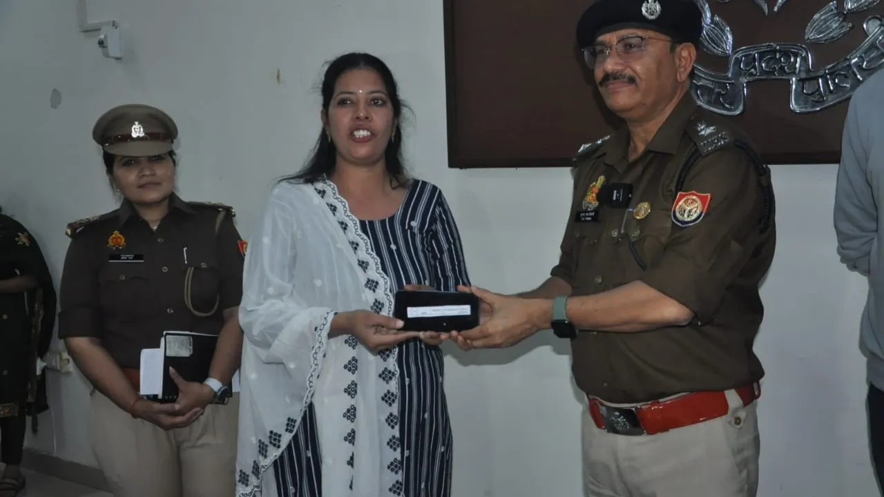 खुशी से खिल उठे चेहरे