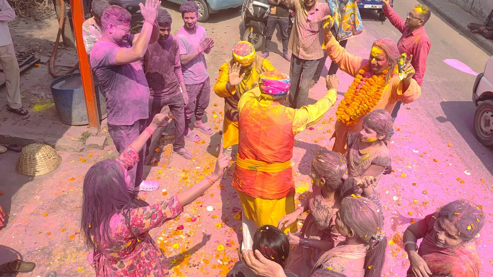 holi