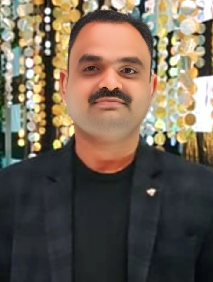 कब्रिस्तान में होली
