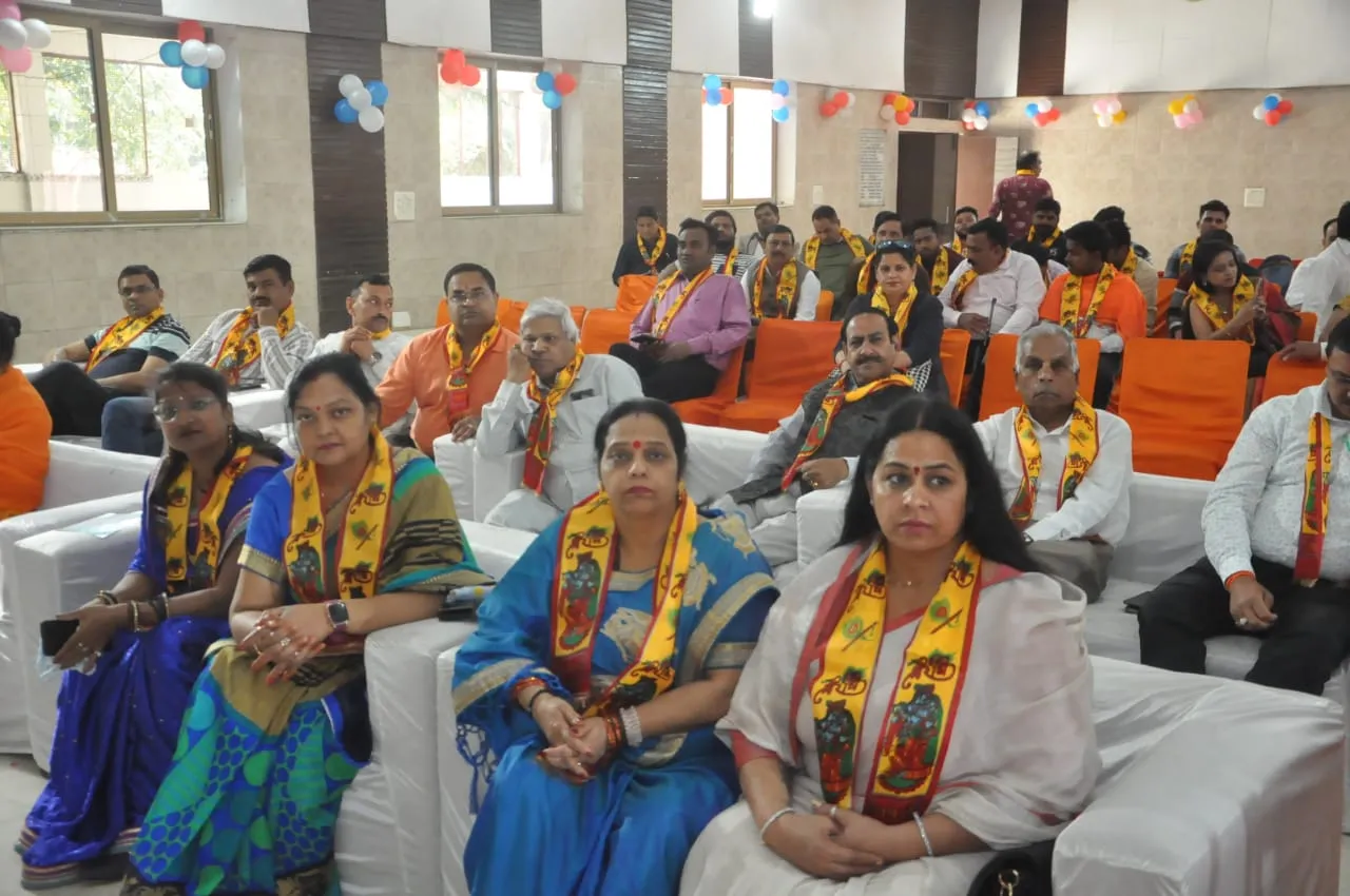 बैठक में मौजूद सदस्य