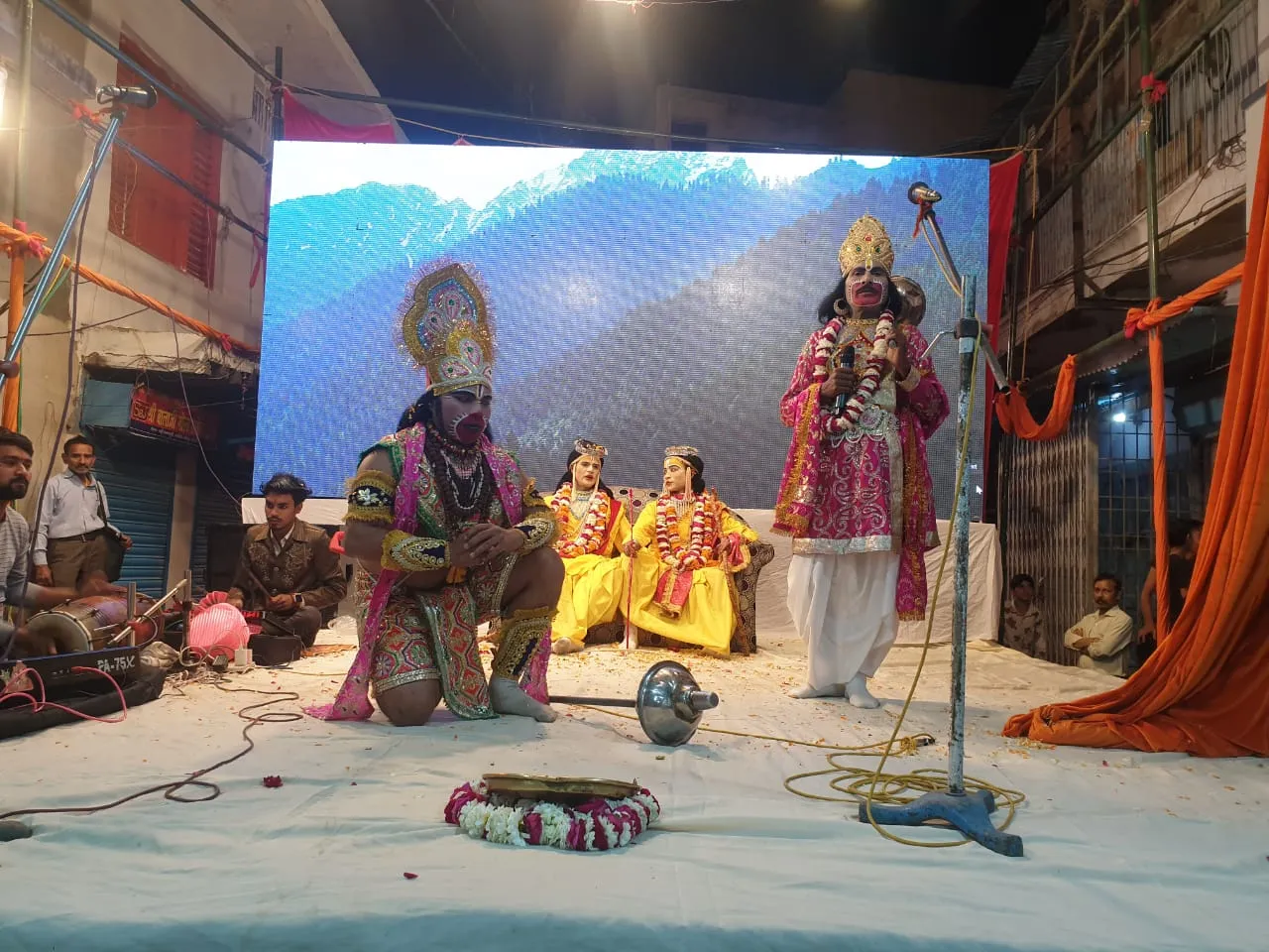 Sugreeva meets Lord Rama
