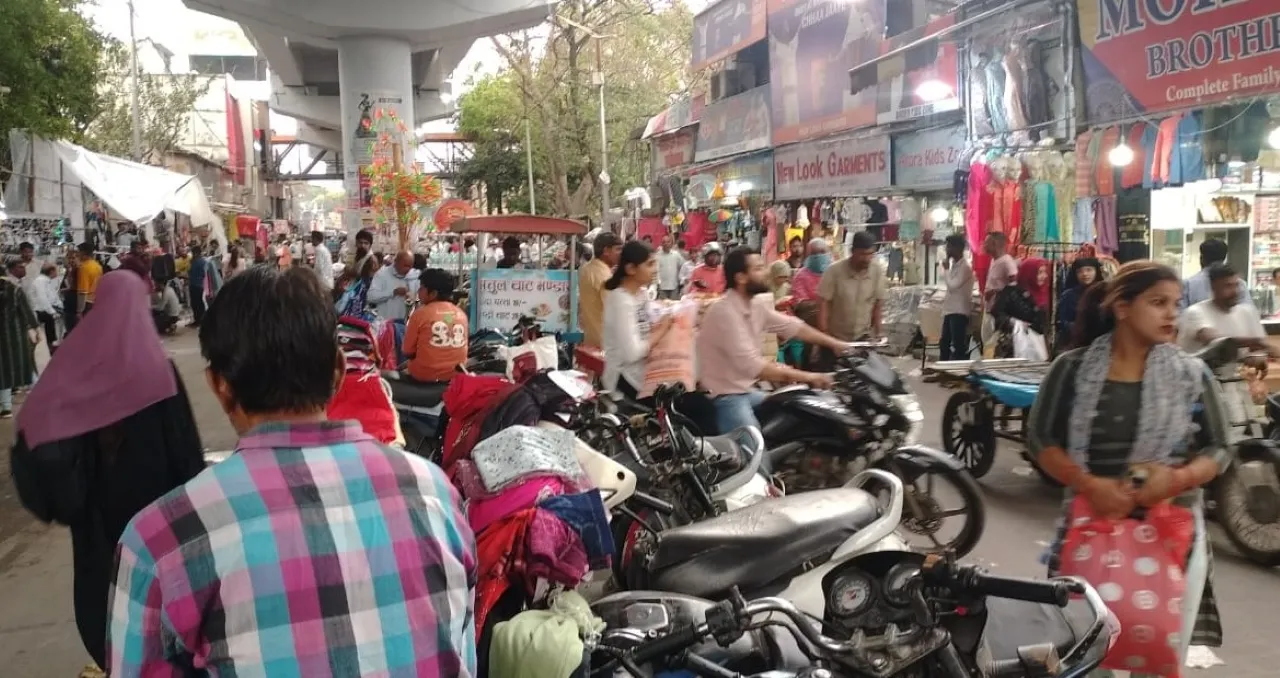 जिला अस्पताल रोड अवैध पार्किंग