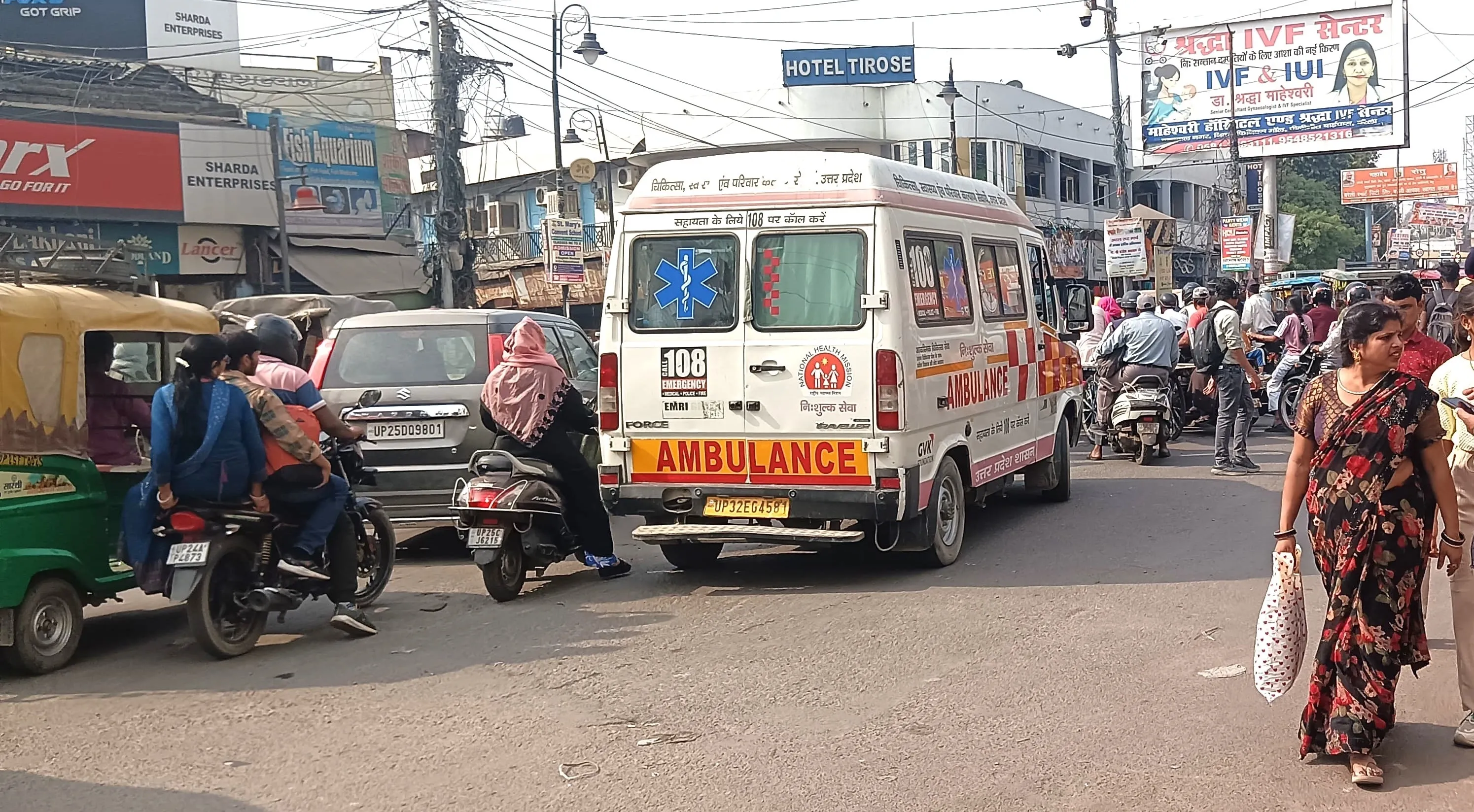 नवल्टी चौराहे पर जाम