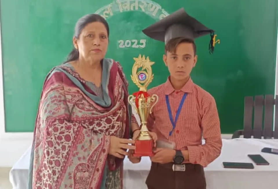 विद्यालय टॉपर्स सम्मान