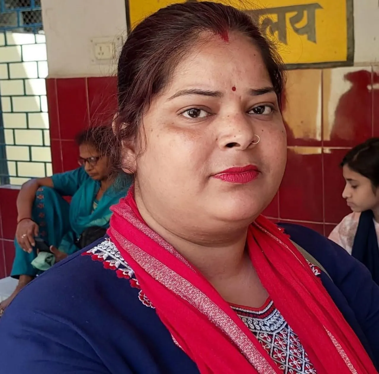 दौलतबाग निवासी नीतू ने बताया कि सरकार द्वारा अस्पताल को बहुत पैसा दिया जाता है, लेकिन यहां के जिम्मेदार लोग काम कराने की बजाय अपनी जेब भरने में लगे हुए हैं। 