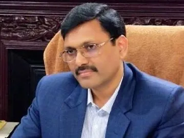कि