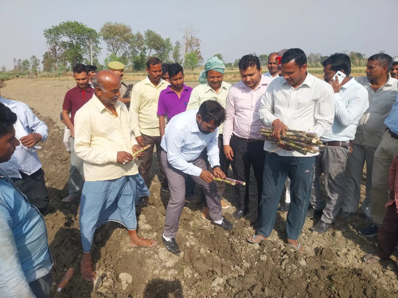 खेत बना क्लासरूम 