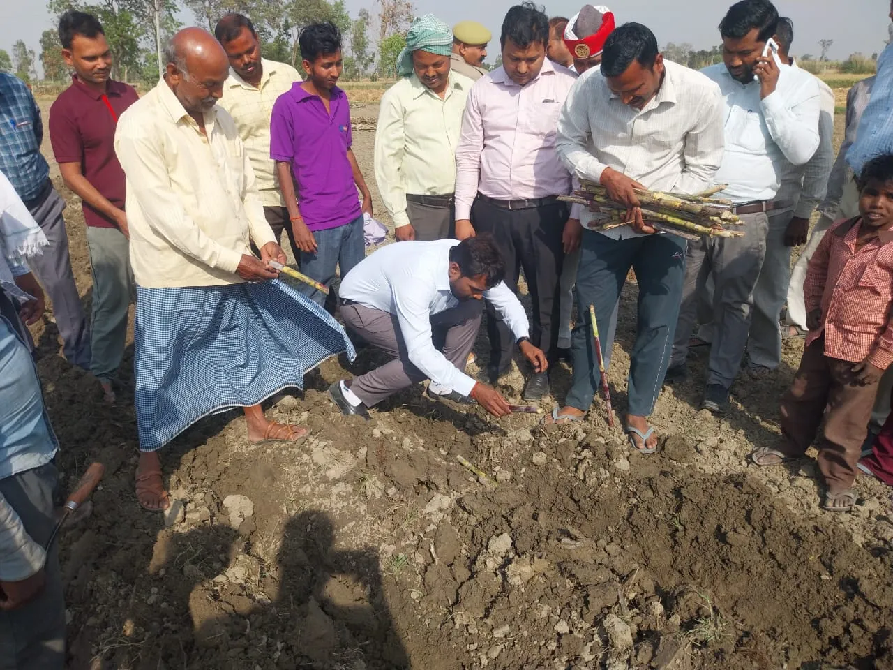 खेत बना क्लासरूम 