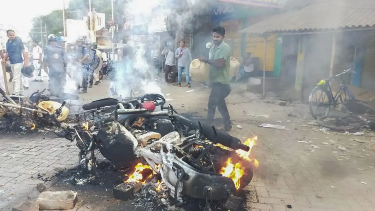 बंगाल जल रहा है