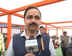 नई दिल्ली रेलवे स्टेशन पर टिकट काउंटर, वेंडिंग मशीनें बढ़ाई गईं