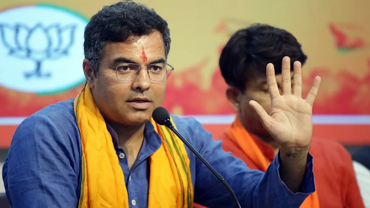 दिल्ली चुनाव के बीच प्रवेश वर्मा को चुनाव आयोग से बड़ी राहत, AAP ने लगाया  था वोटरों को पैसे बांटने का आरोप