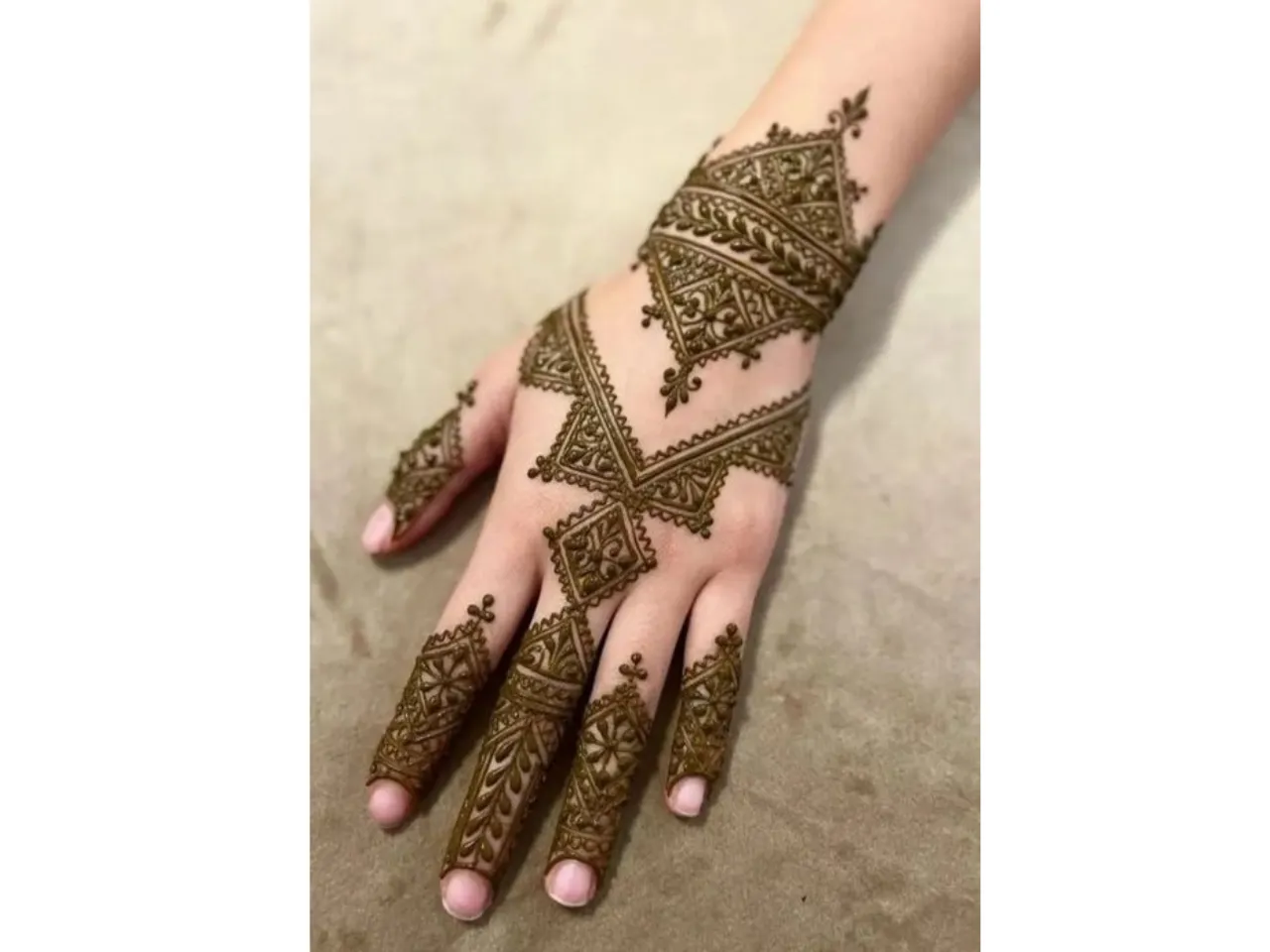 Stylish trick Mehendi | Mehandi kaise lagate hain dekhiye | Sundar Mehendi  ki design front hand | Stylish trick Mehendi | Mehandi kaise lagate hain  dekhiye | Sundar Mehendi ki design front