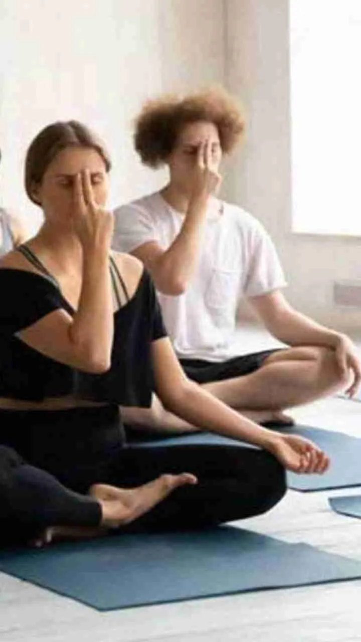 Astha Yoga - SURYA NAMASKAR 🌞🙏🙏🌞.. ￼ Steps (With both... | Facebook