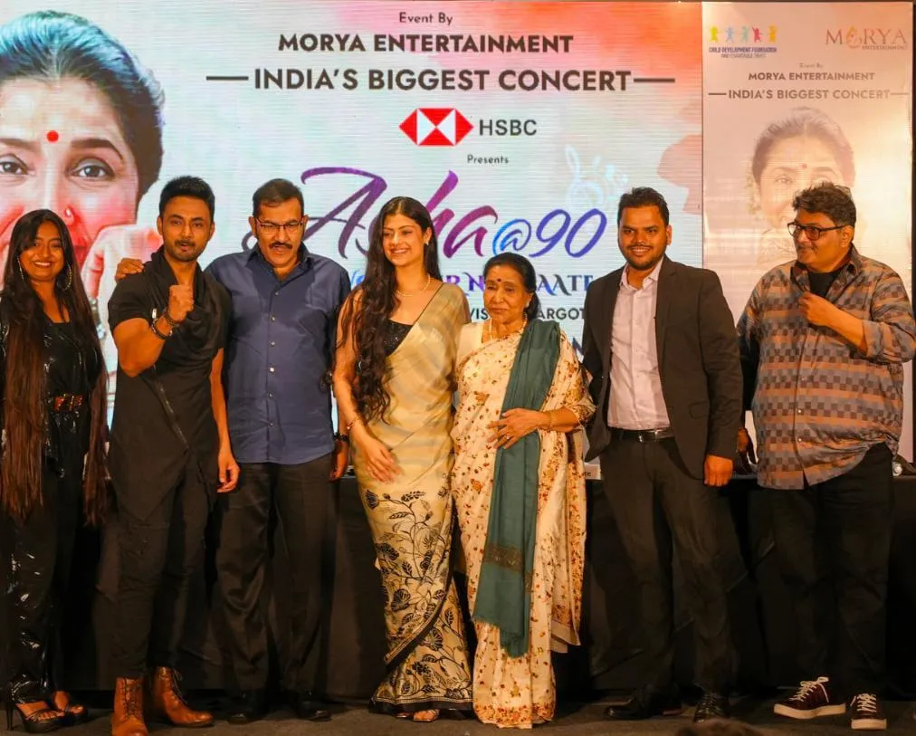 Asha@90 Asha Bhosle, Zanai and Vishal  with the concert Team.jpg