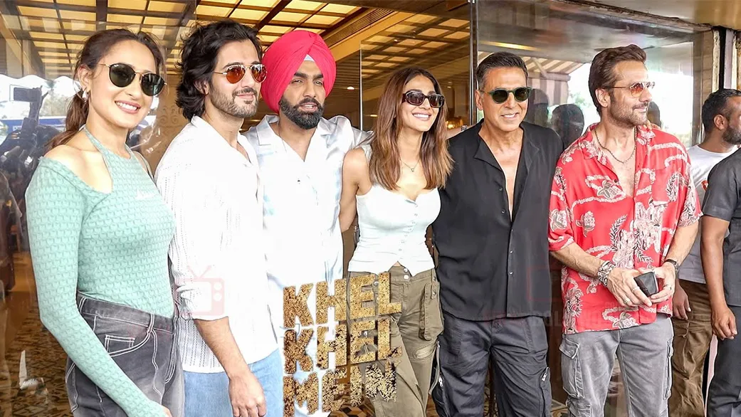 Khel Khel Mein Movie Cast arrive at Maharaja Bhoj Restaurant - YouTube