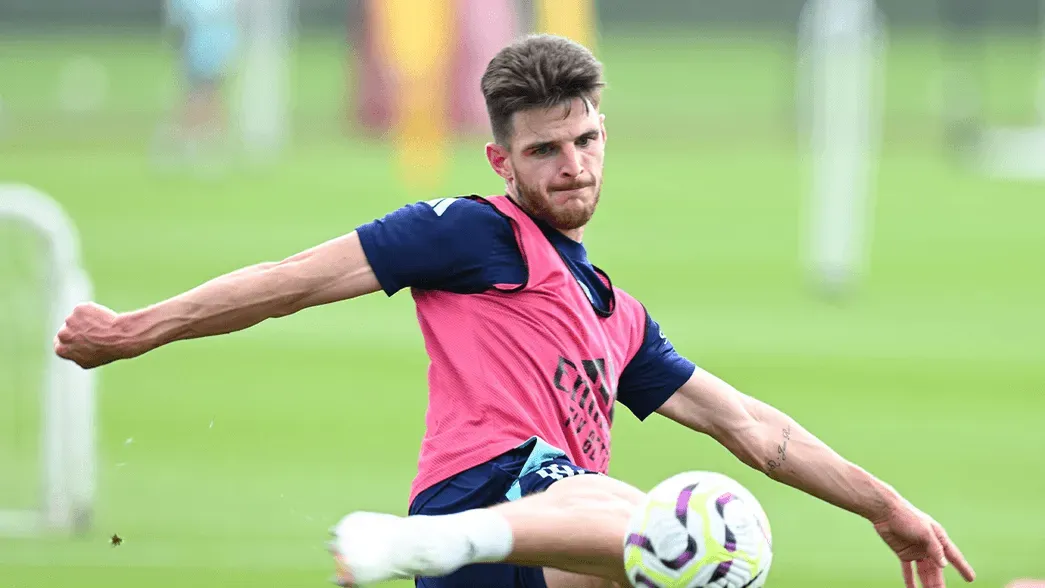 Declan Rice in training before Manchester City vs Arsenal match - sportzpoint.com