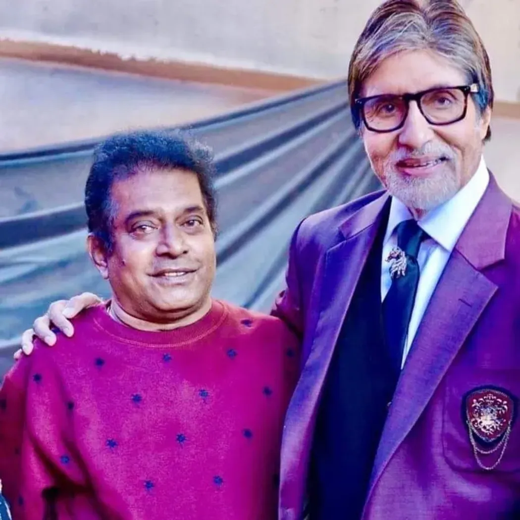 Pradeep Bandekar with Amitabh Bachchan