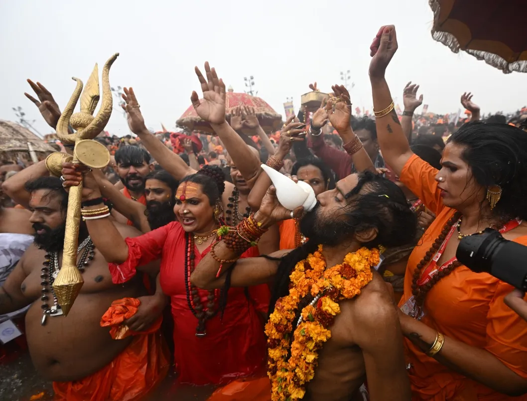 Mahakumbh 2025 highlights: मकर संक्रांति पर महाकुंभ का पहला अमृत स्नान आज,  साढ़े तीन करोड़ ने लगाई आस्था की डुबकी | Hindi News