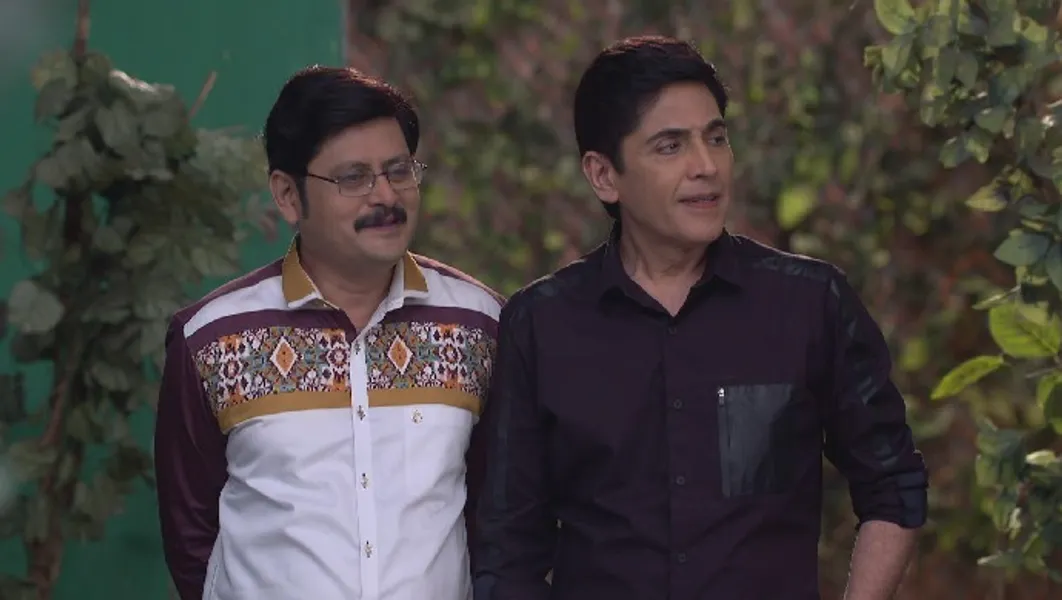 Bhabi Ji Ghar Par Hain 12 November 2019 Written Update: Vibhuti & Tiwari Go  To Meet A Baba - Zee5 News