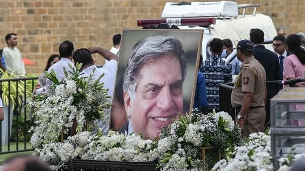 Ratan Tata Death News Latest Updates: RBI Governor, KM Birla, Sharad Pawar  pay last respects at NCPA; final rites at 4pm | Today News