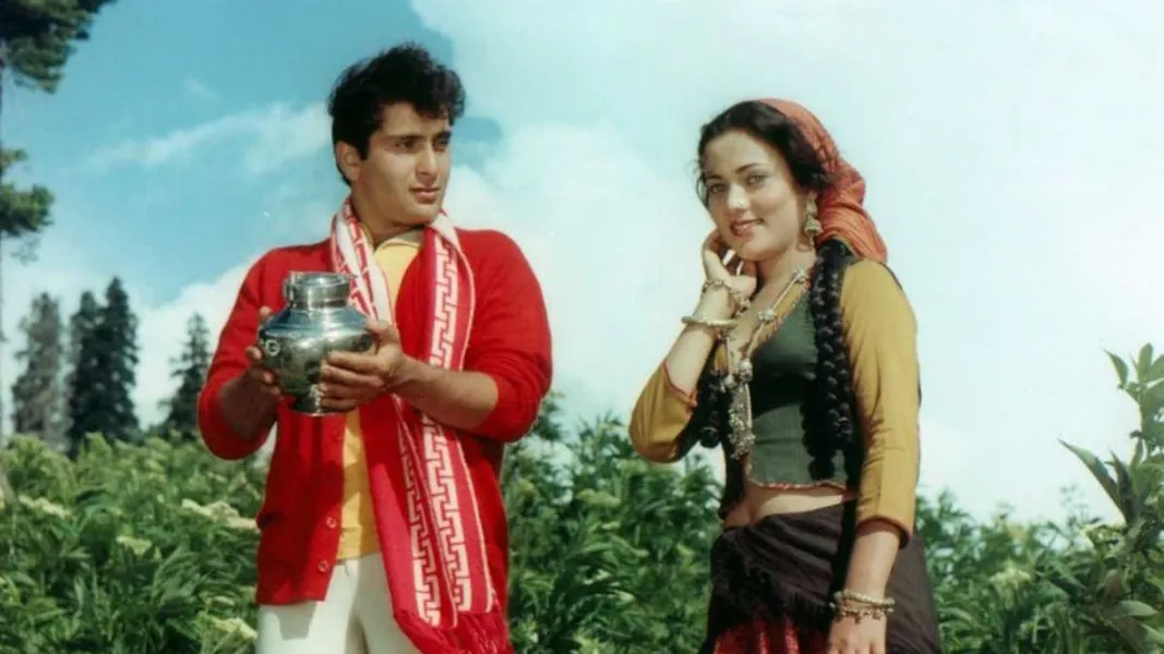 Remember Rajiv Kapoor's Ram Teri Ganga Maili co-actor Mandakini? Here's  what she has been upto – India TV