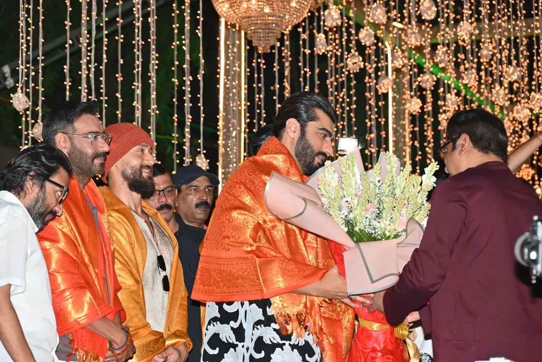 Singham Again cast attends Diwali event hosted by Raj Thackeray at Shivaji  Park - India Today