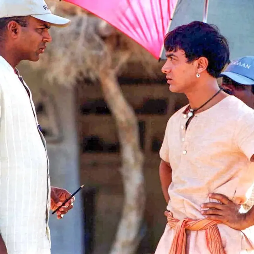 Ashutosh Gowariker with Aamir khan at shooting