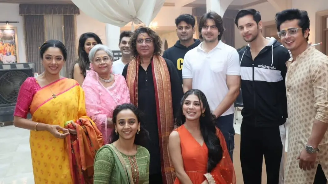 Zalak Desai(32) and Rahil Azam(43) playing parents of Shivam Khajuria(29)  in Anupamaa : r/IndianTellyTalk
