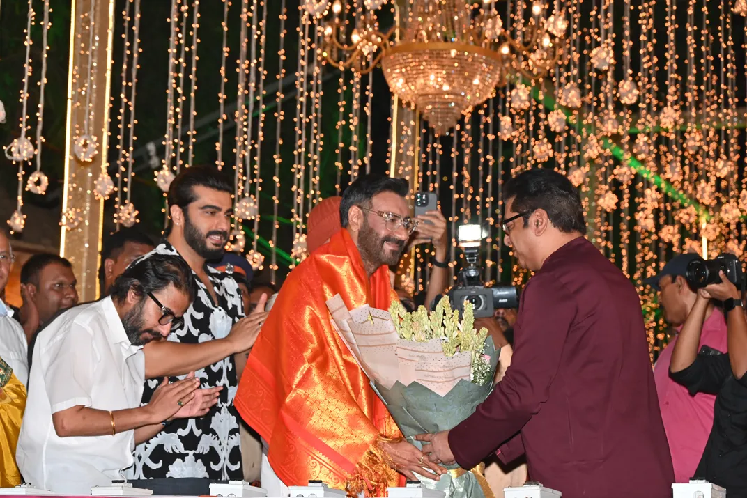 Singham Again cast attends Diwali event hosted by Raj Thackeray at Shivaji  Park - India Today