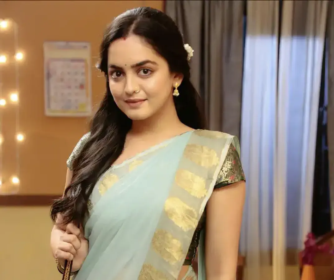 Neha Harsora: I really enjoy watching myself on TV durinb dinner with  family | Culture Crossroads