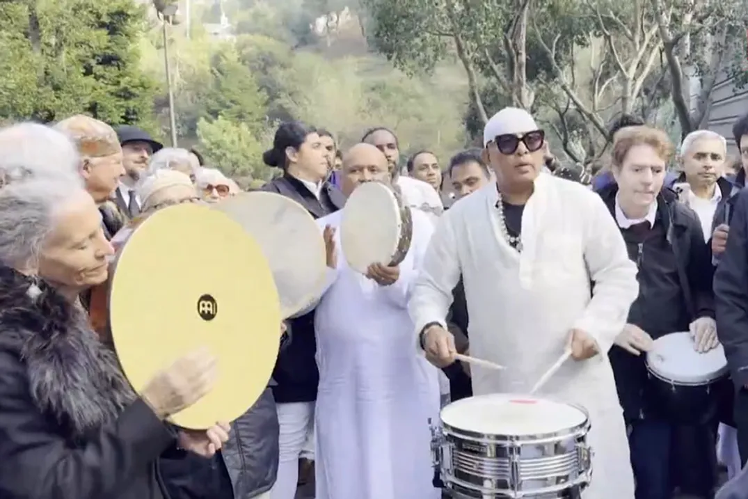 Zakir Hussain | Tabla maestro Zakir Hussain laid to rest in San Francisco -  Telegraph India