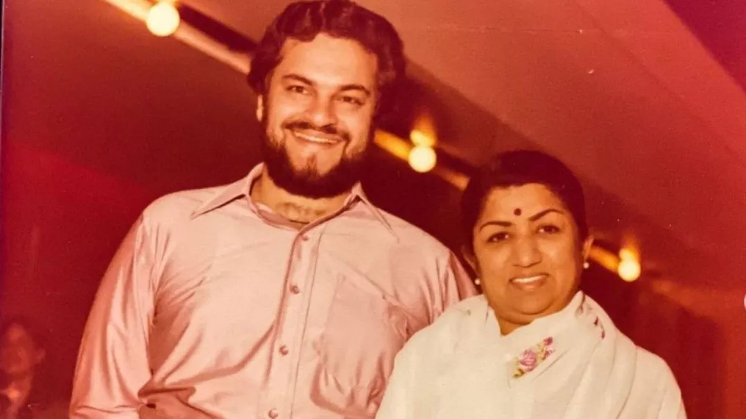 Nitin Mukesh remembers Lata Mangeshkar on one month death anniversary |  People News | Zee News