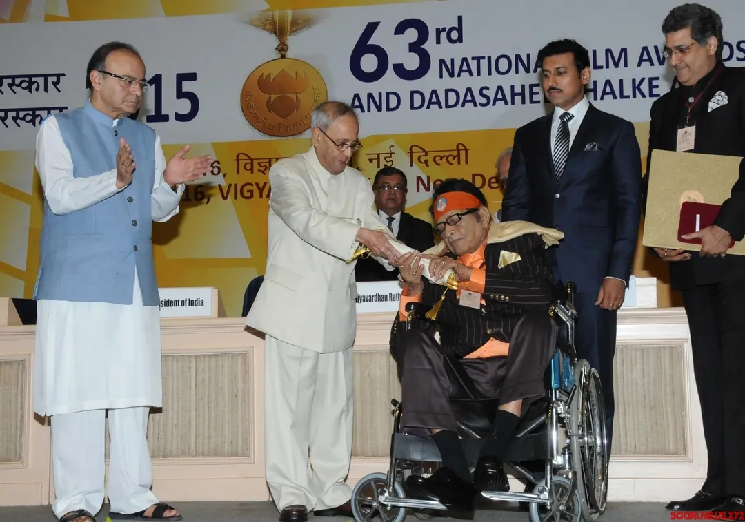 Dadasaheb Phalke Award well-deserved honour for Manoj Kumar: Jaitley
