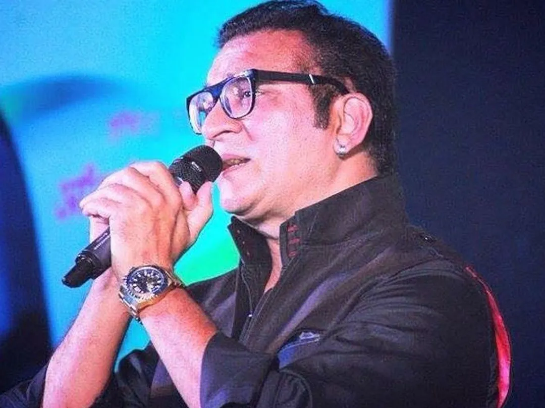 Abhijeet Bhattacharya birthday ! CA बनने कानपुर से मुंबई पहुंचे थे अभिजीत  भट्टाचार्य, पहली ही फ‍िल्‍म में आशा भोसले संग गाया गाना, Abhijeet  Bhattacharya birthday uknown facts of ...
