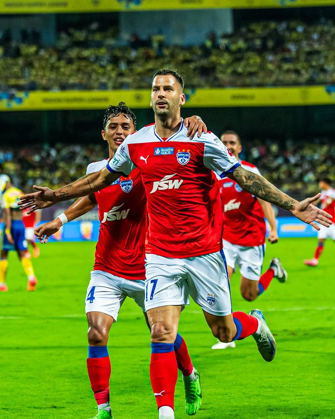 ISL 2024-25 | Kerala Blasters FC vs Bengaluru FC | LIVE Scores, News and Updates-sportzpoint.com