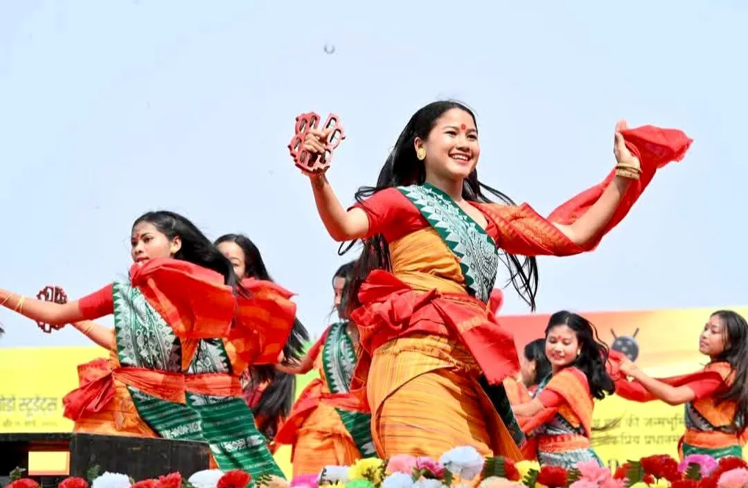 এবছুৰ অধিবেশনত জনগোষ্ঠীয় নৃত্য